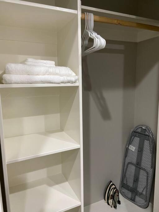 Hébergement de vacances New! Modern Gated Summer Getaway Rosemead